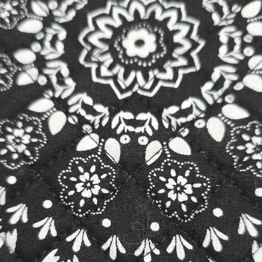 Vera Bradley Black Bandana Medallion Padded Laptop / Tablet Sleeve